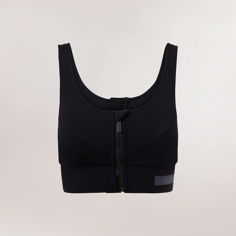Black cropped top with sculpting stretch fabric - بلوزة سوداء قصيرة بقماش مطاطي داعم