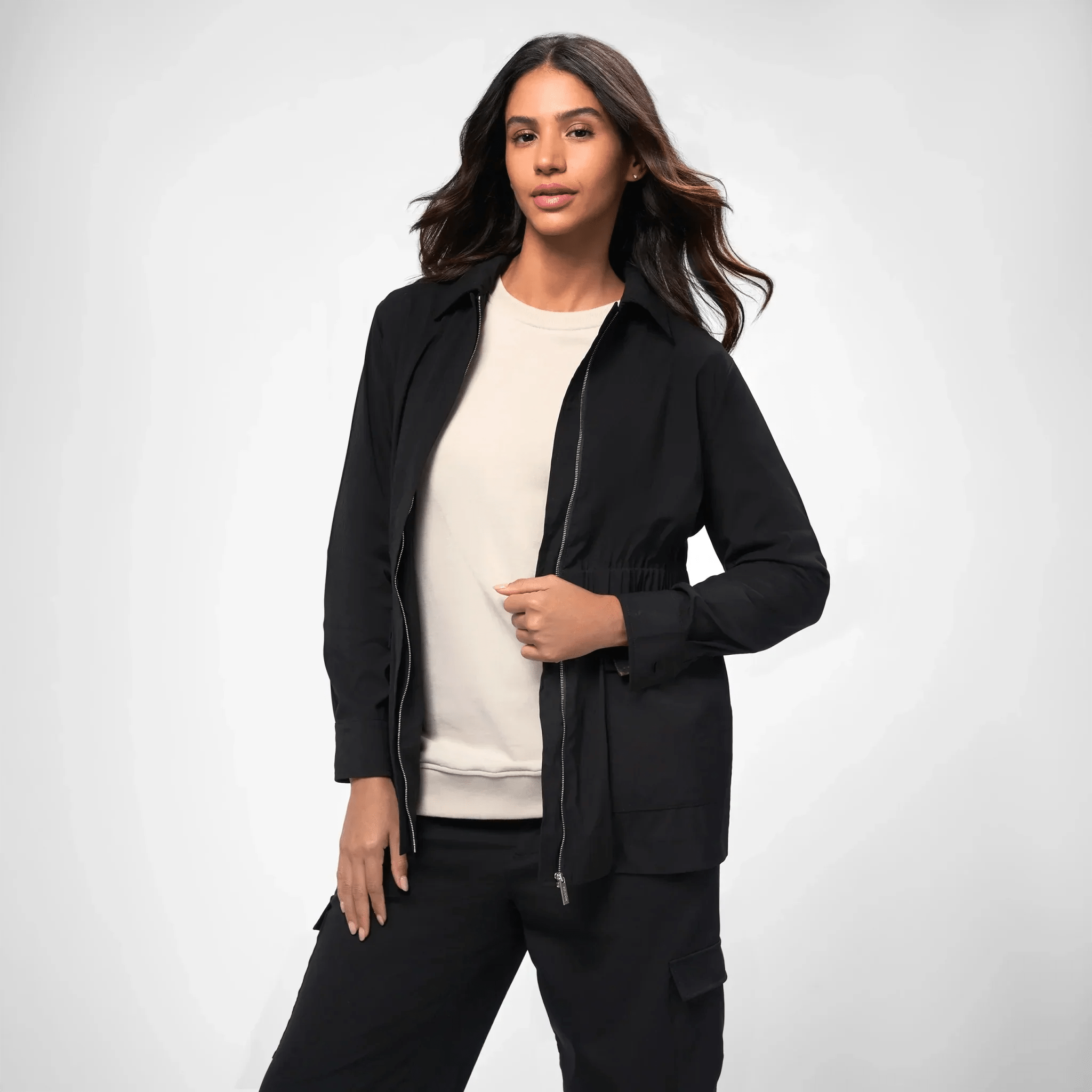 Black cargo jacket with flap pockets and zip detail - سترة شحن سوداء مع جيوب بغطاء وتفاصيل سحاب