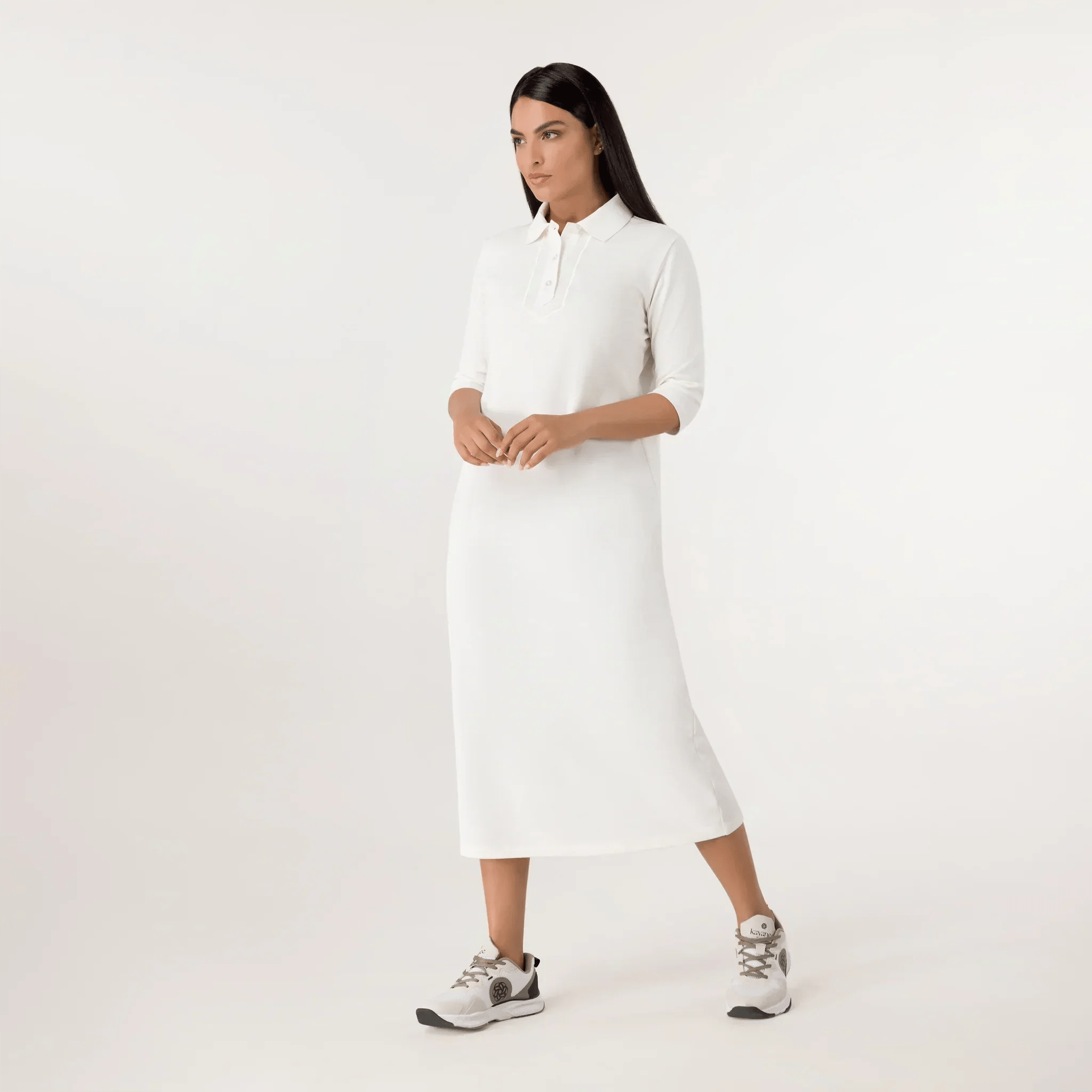 White polo dress with structured fit & classic collar design - فستان بولو أبيض بقصّة متناسقة وتصميم ياقة كلاسيكي