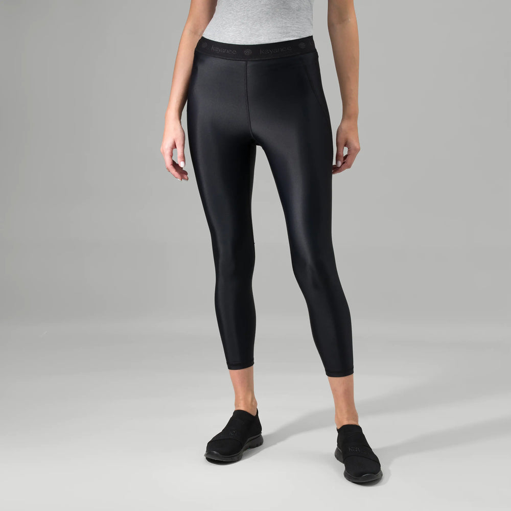 Black leggings with contour seams and stretch fit - ليقنز أسود كونتور وقماش قابل للتمدد