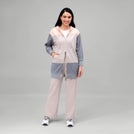 Oatmeal melange zip front hoodie with soft fabric & relaxed fit - عارضة أزياء ترتدي هودي بسحاب أمامي بلون الشوفان الممزوج بقماش ناعم وقصّة مريحة