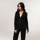 Core black hoodie with front pocket and relaxed fit - هودي أسود أساسي مع جيب أمامي وقصة مريحة