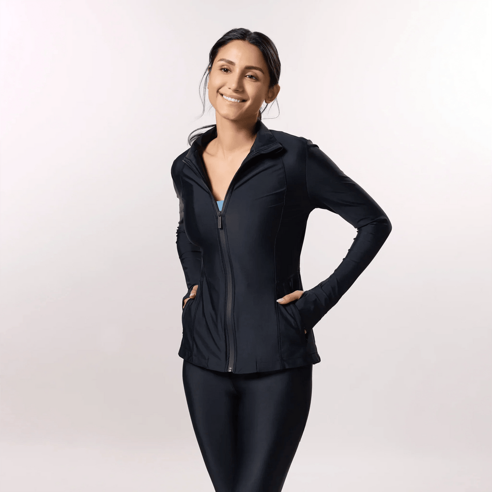 Core black active jacket with zip front and panel seams - سترة رياضية سوداء أساسية بسحاب أمامي ودرزات لوحة