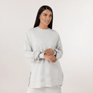 A model wearing seasonal grey melange soft pullover tunic - عارضة أزياء ترتدي سترة تونيك ناعمة باللون الرمادي