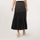 Seasonal black pleated maxi skirt with gold stripes - تنورة ماكسي سوداء تتميز بخطوط ذهبية
