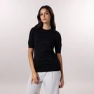 A model wearing a seasonal black short sleeve knit sweater - عارضة أزياء ترتدي سترة سوداء قصيرة الأكمام