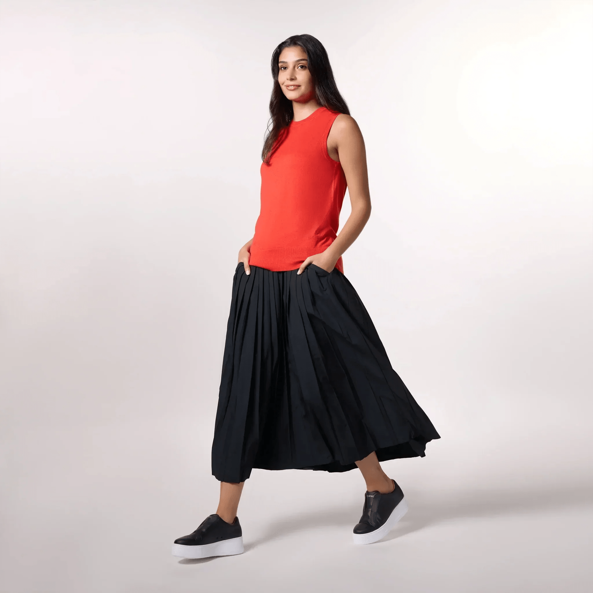 Knitted Sleeveless Sweater - SEASONAL RED