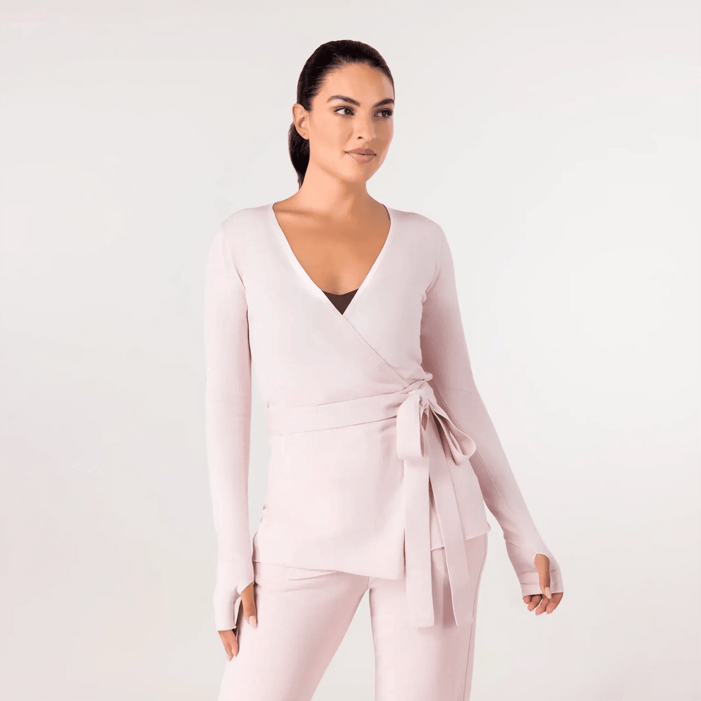 Light pink wrap sweater with deep v-neck - سترة ملفوفة باللون الوردي الفاتح مع رقبة عميقة على شكل حرف V
