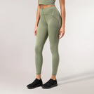 A model wearing core musk green Freestyle legging - عارضة أزياء ترتدي ليقنز "فري ستايل" باللون الأخضر