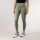 Musk green sculpting compression leggings with high-rise waist & sleek finish - عارضة أزياء ترتدي ليقنز ضاغط أخضر بخصر عالٍ