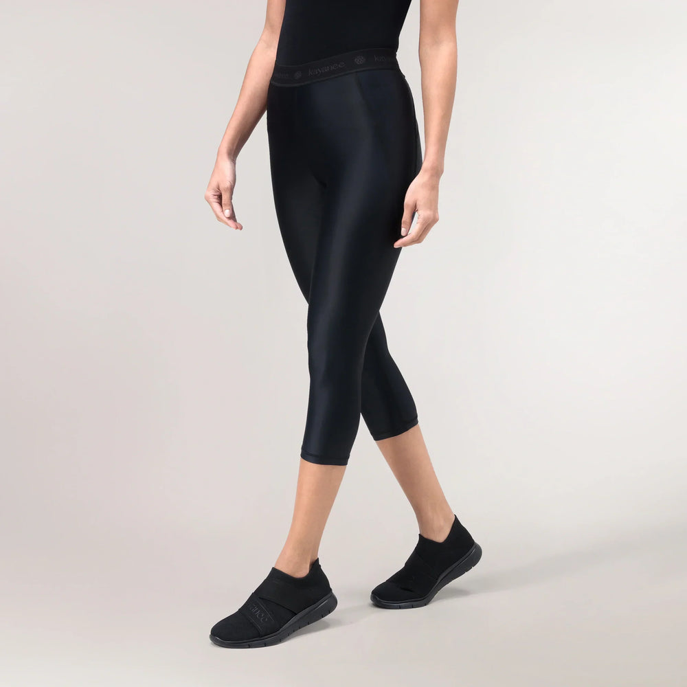 Core black Glide cropped legging - ليقنز جلايد باللون الأسود الكلاسيكي