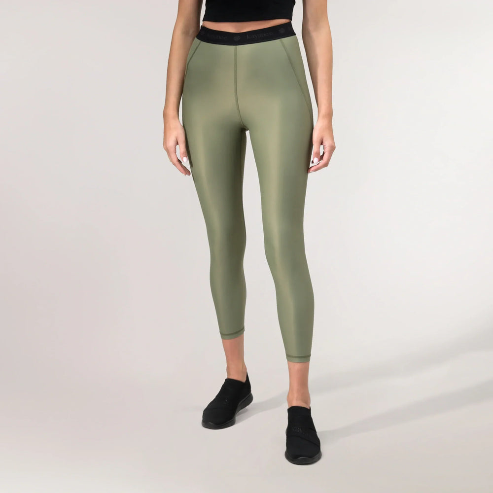 Musk green leggings with stretch and ankle length - بنطال ضيق باللون الأخضر المسك مع مرونة وطول حتى الكاحل