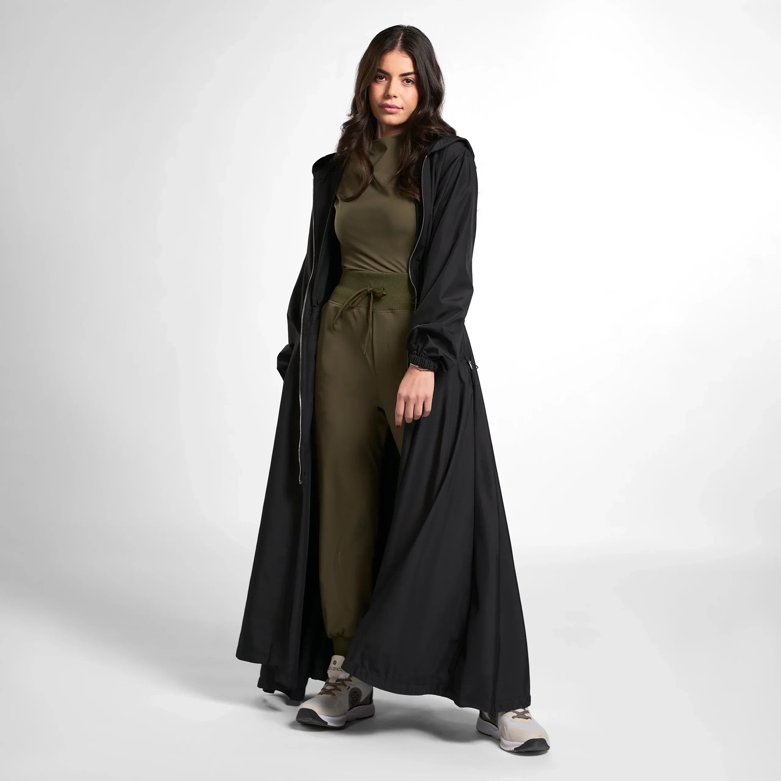 Black parka with adjustable hood & longline shape - معطف باركا أسود بغطاء رأس قابل للتعديل وقصّة طويلة