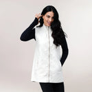 A model wearing a core stone quilted vest over a black tee - عارضة ترتدي سترة مبطنة باللون الحجري فوق قميص أسود