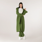 A model wearing dark green good to go abaya - عارضة أزياء ترتدي عباءة سريعة الارتداء باللون الزيتي