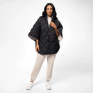 A Model wearing double face puffer cape in seasonal black - عارضة أزياء ترتدي كاب بَفَر بوجهين باللون الأسود الموسمي