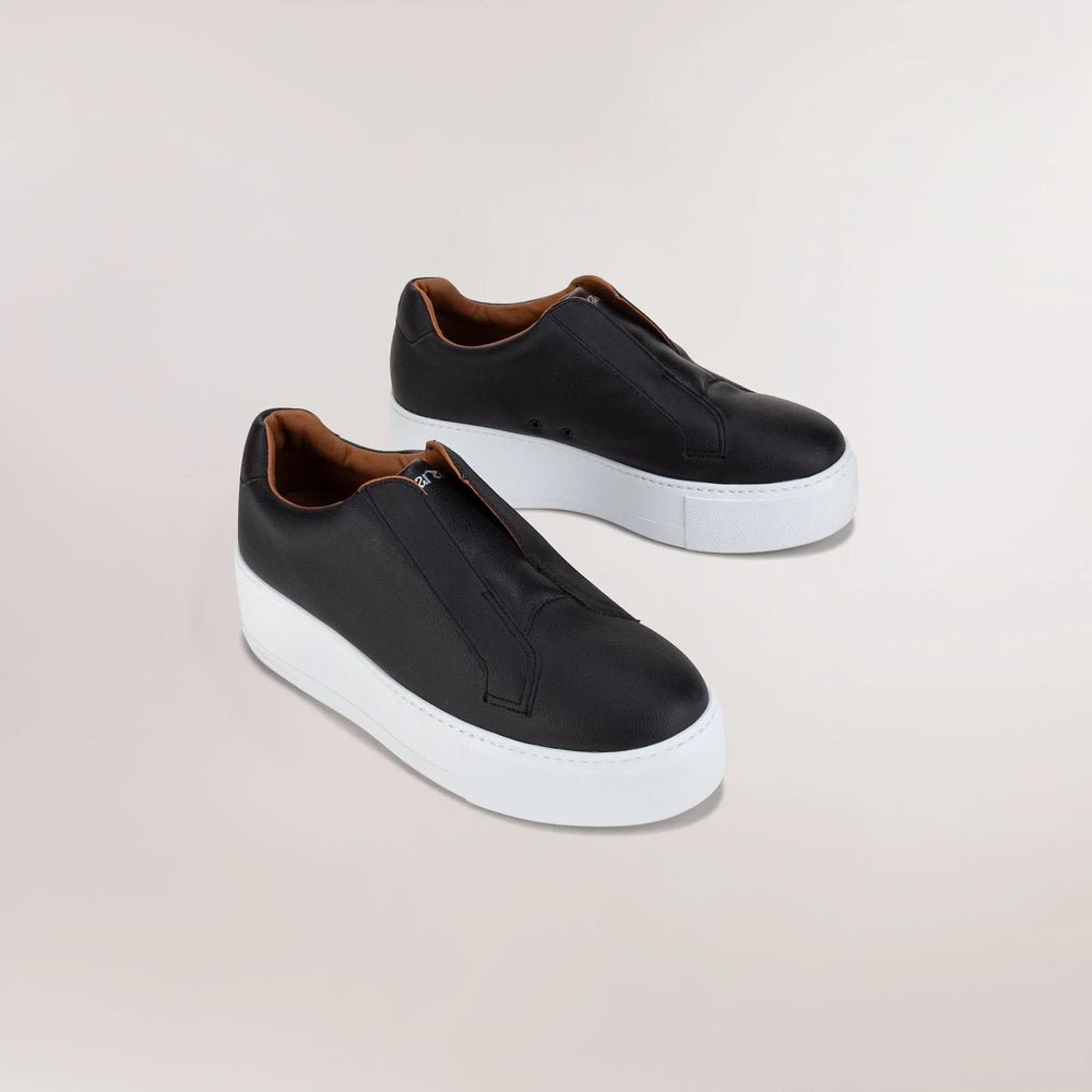 Black vegan slip-on wedges with cushioned sole - ويدج سوداء نباتية تُلبس بسهولة مع نعل مبطن لراحة إضافية