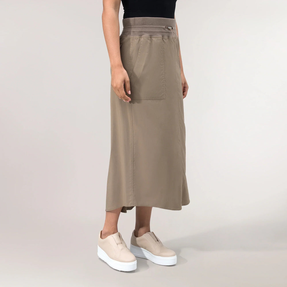 Seasonal sand midi waist elastic skirts with pockets - تنورة باللون الرملي وخصر مطاطي قابل للتعديل مع جيوب
