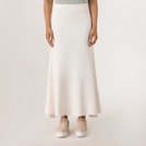 A model wearing seasonal beige soft flared skirt - عارضة أزياء ترتدي تنورة ناعمة باللون البيج