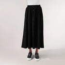 Front view of techno skirt in core black - منظر أمامي لتنورة تكنو باللون الأسود الأساسي