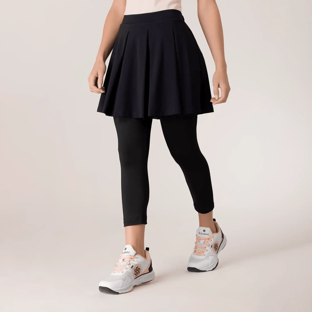 Seasonal black tennis skirt with build in leggings - تنورة تنس سوداء موسمية متصلة بالجينز