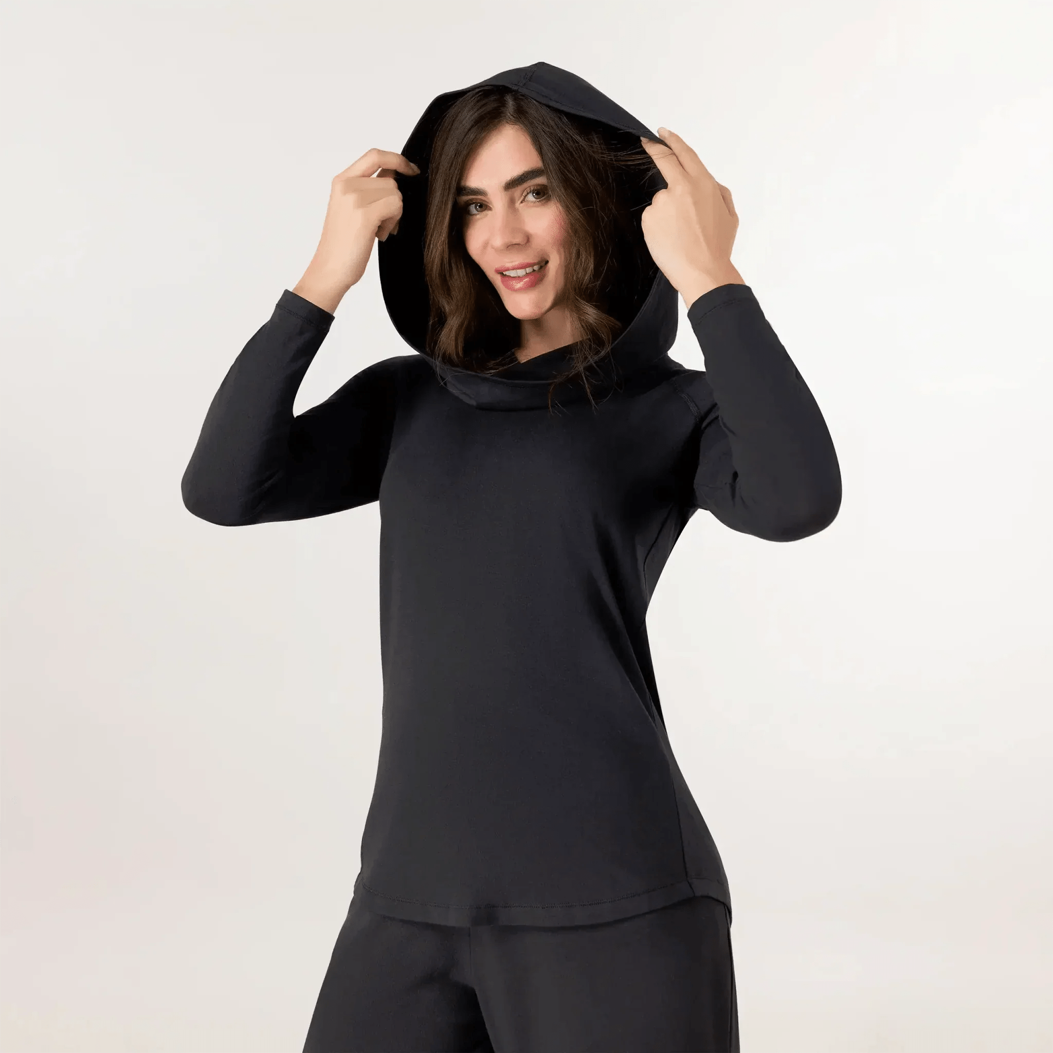 Black hooded top with long sleeves - بلوزة سوداء بغطاء رأس وأكمام طويلة
