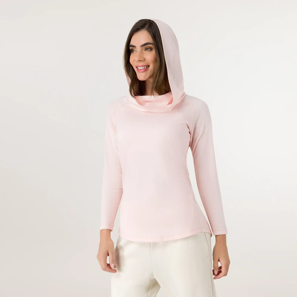 Side view of hooded long sleeve top in seasonal pink - منظر جانبي لقميص بأكمام طويلة وغطاء رأس باللون الوردي الموسمي