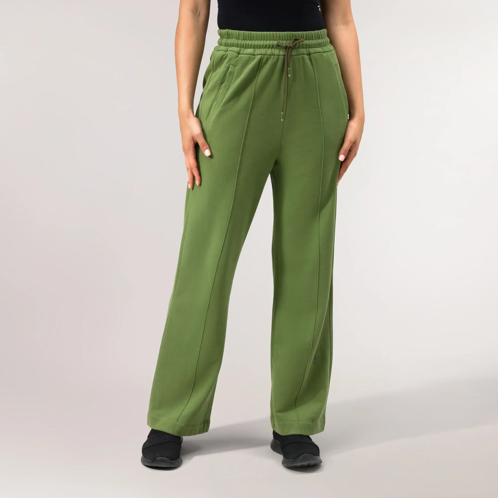 Dark musk green track pants with flared hem - بنطال رياضي قصة واسعة باللون الأخضر الداكن