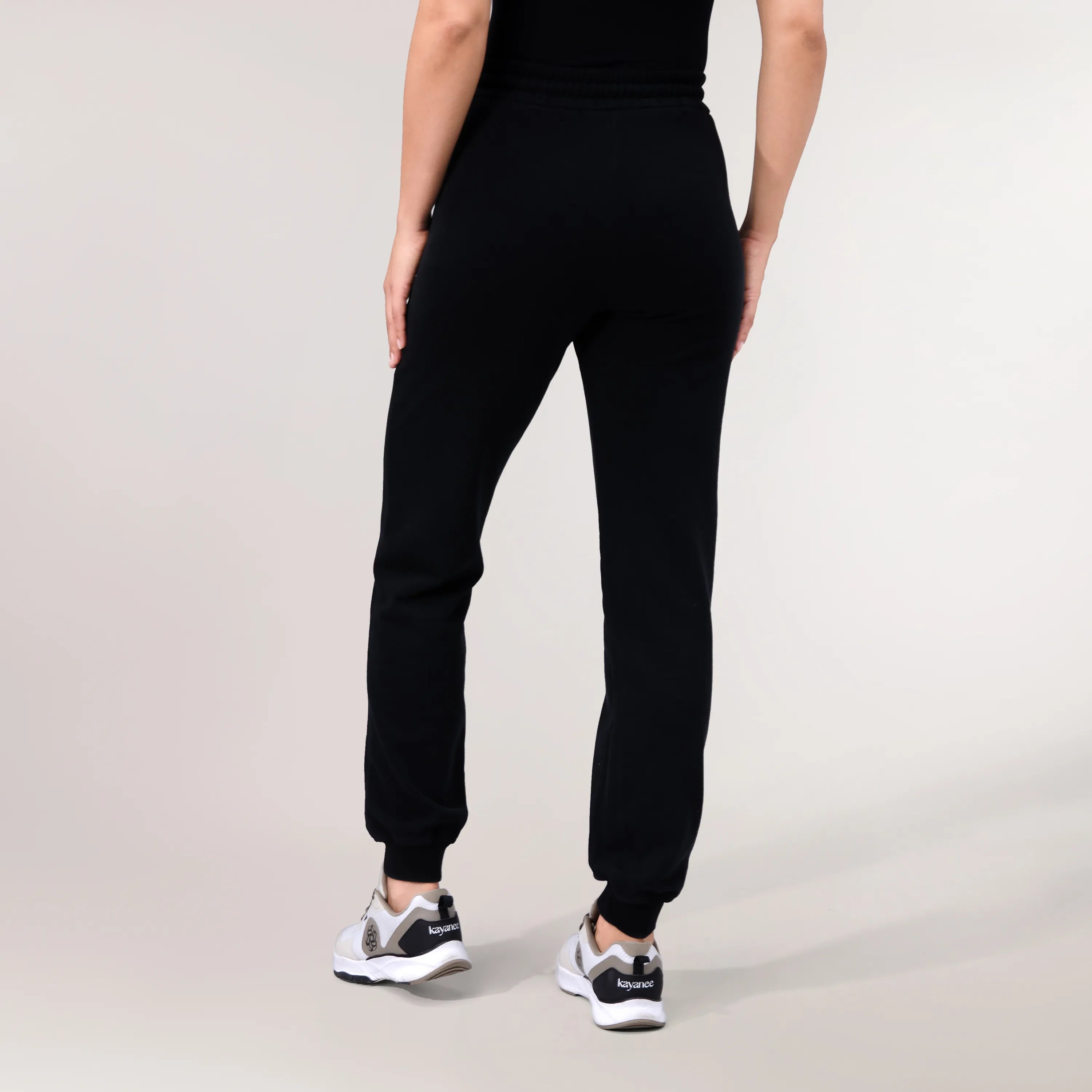 A model wearing good to go jogger pants in a core black color - عارضة بإطلالة كاجوال ترتدي بنطال جوغر أسود