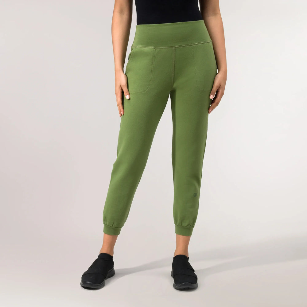 Walkabout dark green joggers with elastic waistband - عارضة أزياء ترتدي بنطال "ووك أباوت" باللون الأخضر الداكن وخصر مطاطي