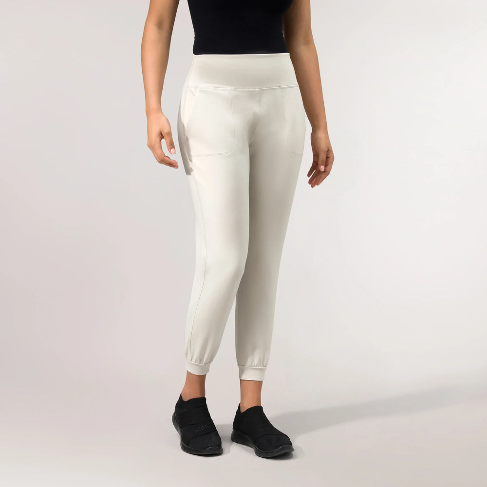 A model wearing a core stone color walkabout jogger - عارضة أزياء ترتدي بنطال رياضي باللون الحجري