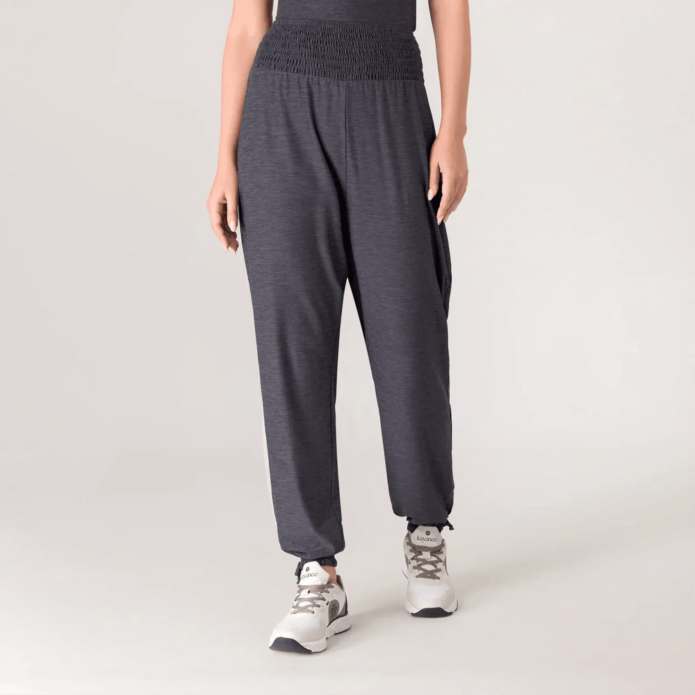 Charcoal dance pants with wide legs and soft drape - بنطلون رقص فحمي بأرجل واسعة وثنيات ناعمة