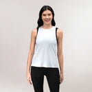 A model wearing core heather grey Twirl racerback top - عارضة أزياء ترتدي توب "تويرل" رمادي فاتح بقصة ظهر رياضية
