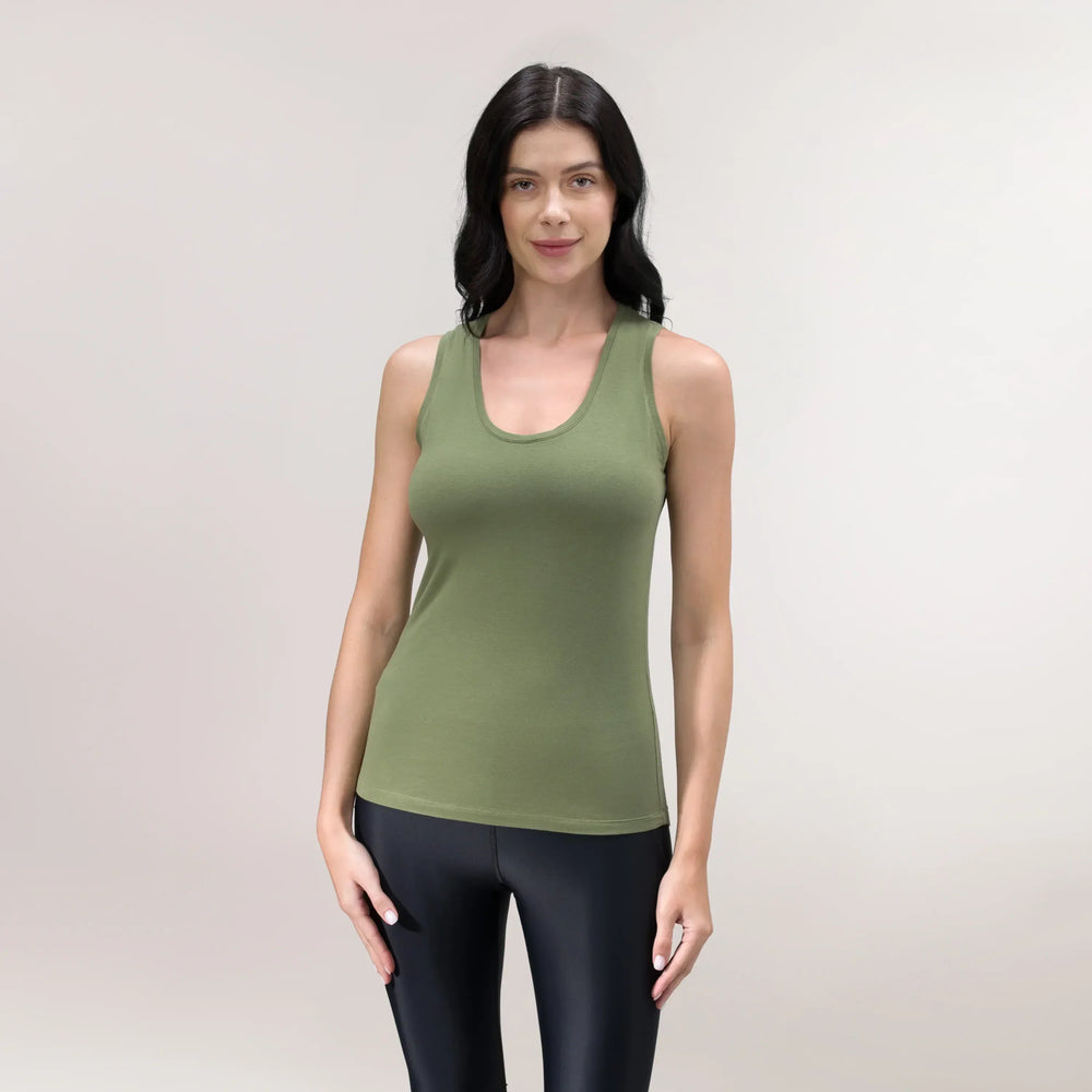 A model wearing a musk green "Easybend" tank top with a scoop neck - عارضة أزياء ترتدي توب "إيزي بند" أخضر بدون أكمام بياقة دائرية