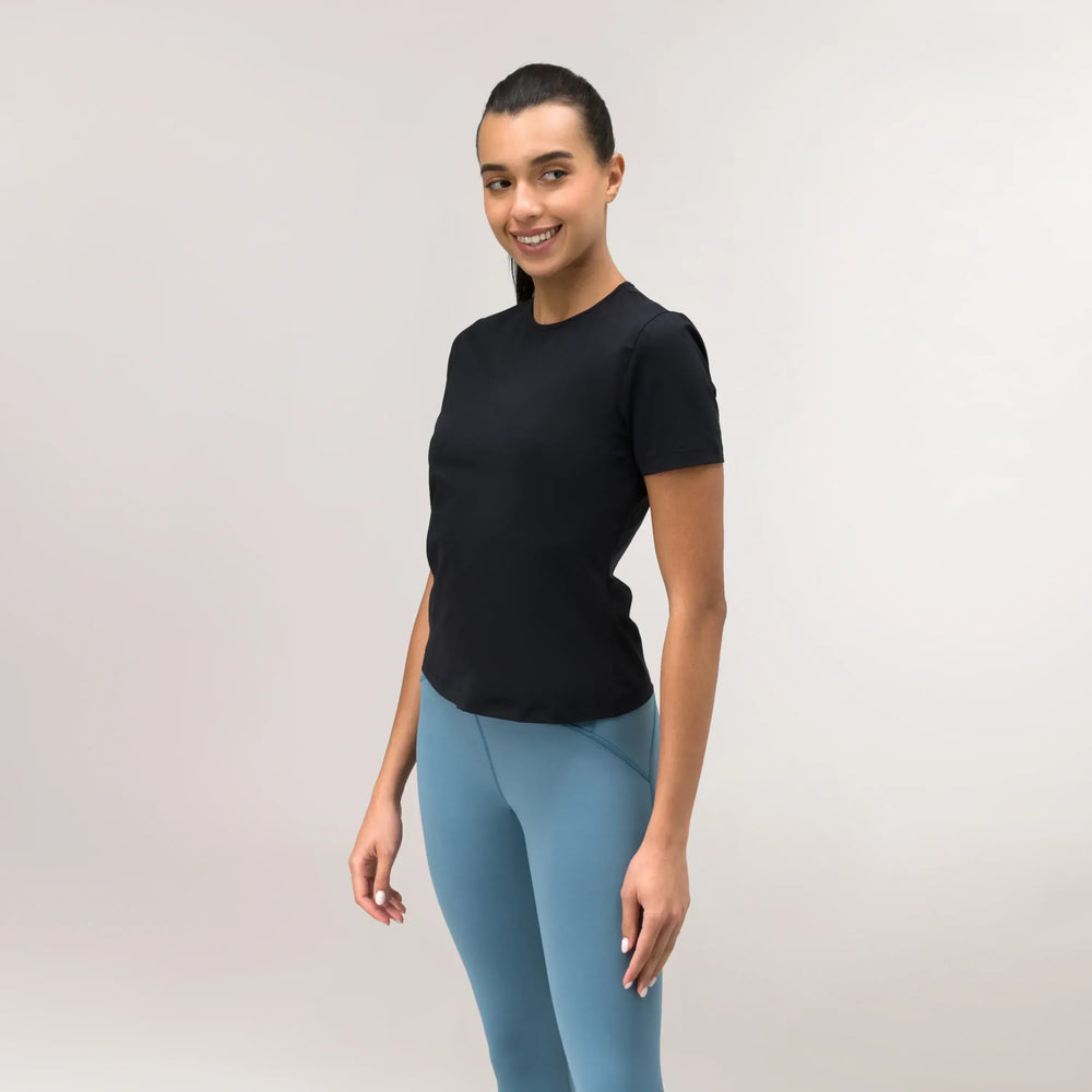 Black "Flow" top with soft fabric & a relaxed silhouette - توب "فلو" أسود بقماش ناعم وقصّة مريحة وانسيابية