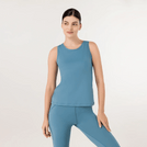 Blue Freestyle tank top with scoop neck & soft, stretch fabric - عارضة أزياء ترتدي توب "فري ستايل" أزرق بياقة دائرية وقماش مطاطي ناعم