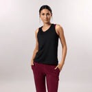 A model wearing a core black Freestyle active racerback top  - عارضة أزياء ترتدي بلوزة سوداء رياضية "فري ستايل"