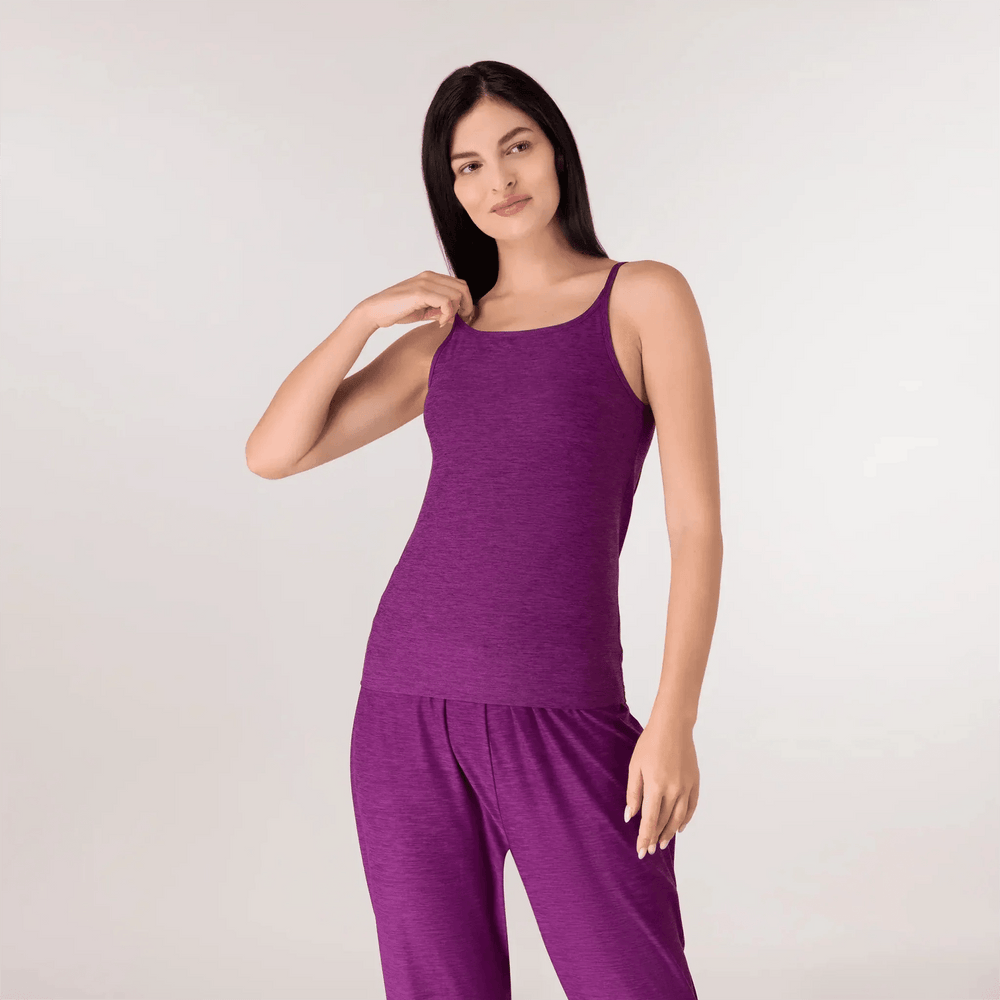 Purple camisole with thin straps and fitted shape - توب كامي سول بنفسجى باشرطة رفيعة وشكل ملائم