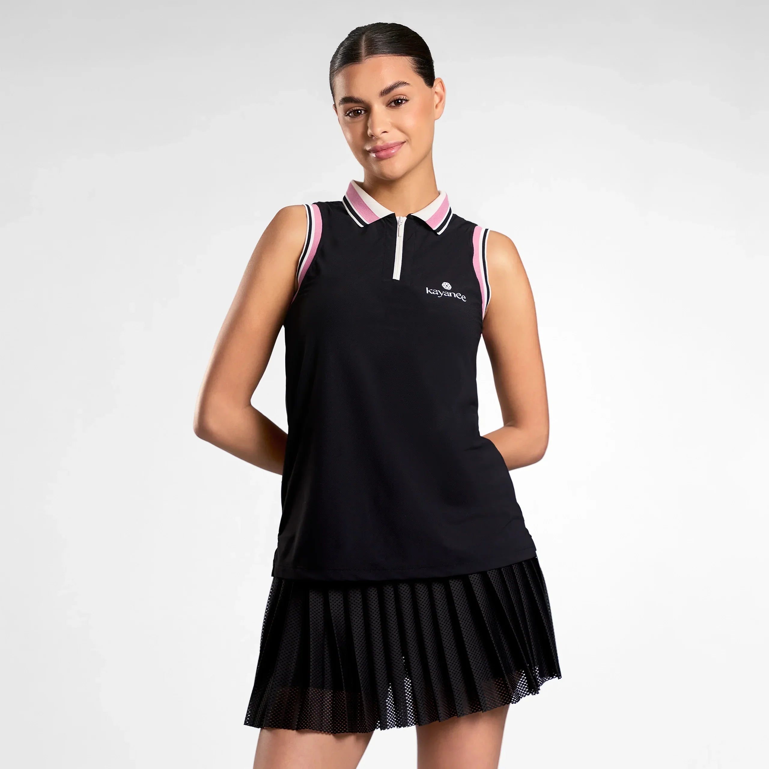 Black tennis polo top with short sleeves and collar - قميص بولو تنس أسود بأكمام قصيرة وياقة
