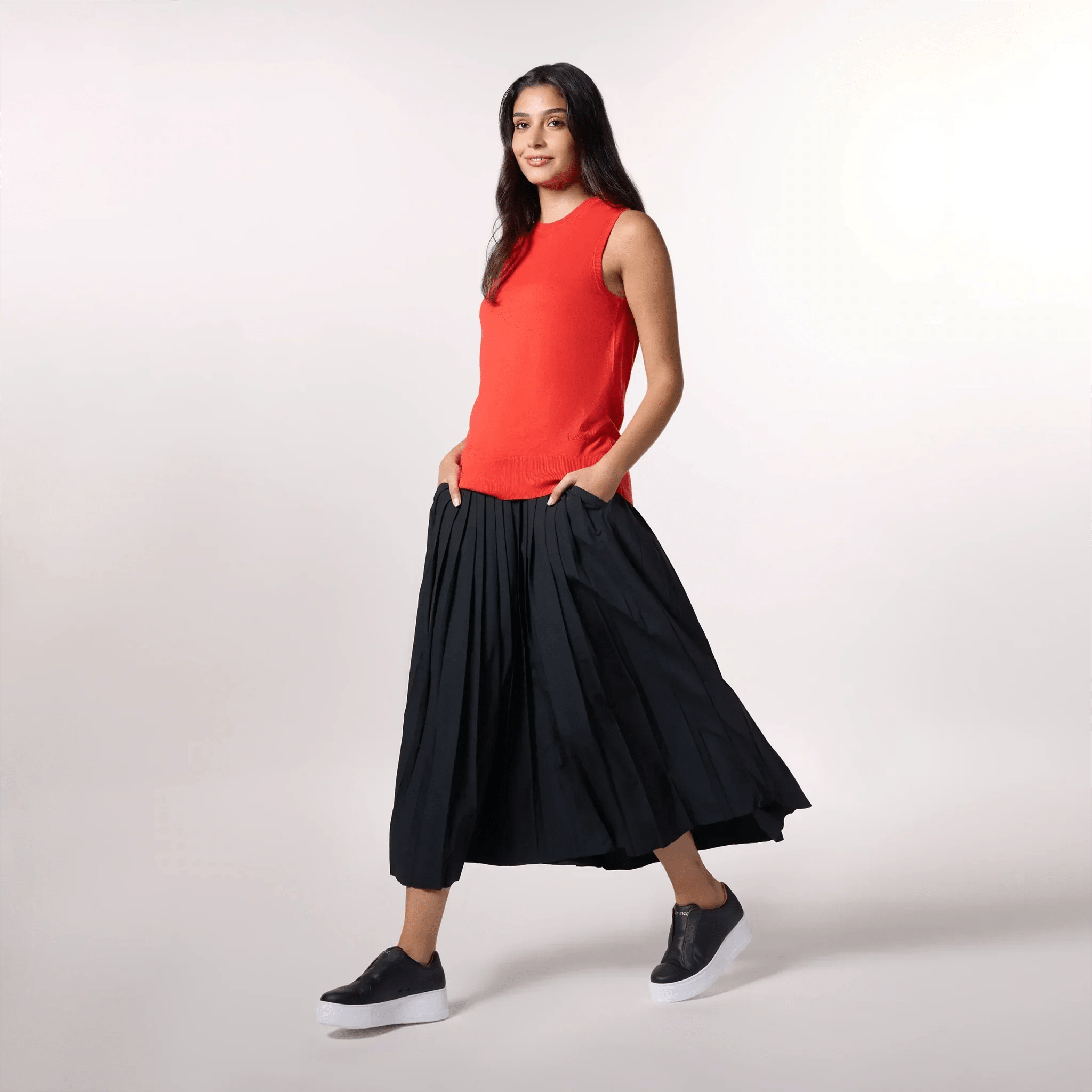Knitted Sleeveless Sweater - SEASONAL RED