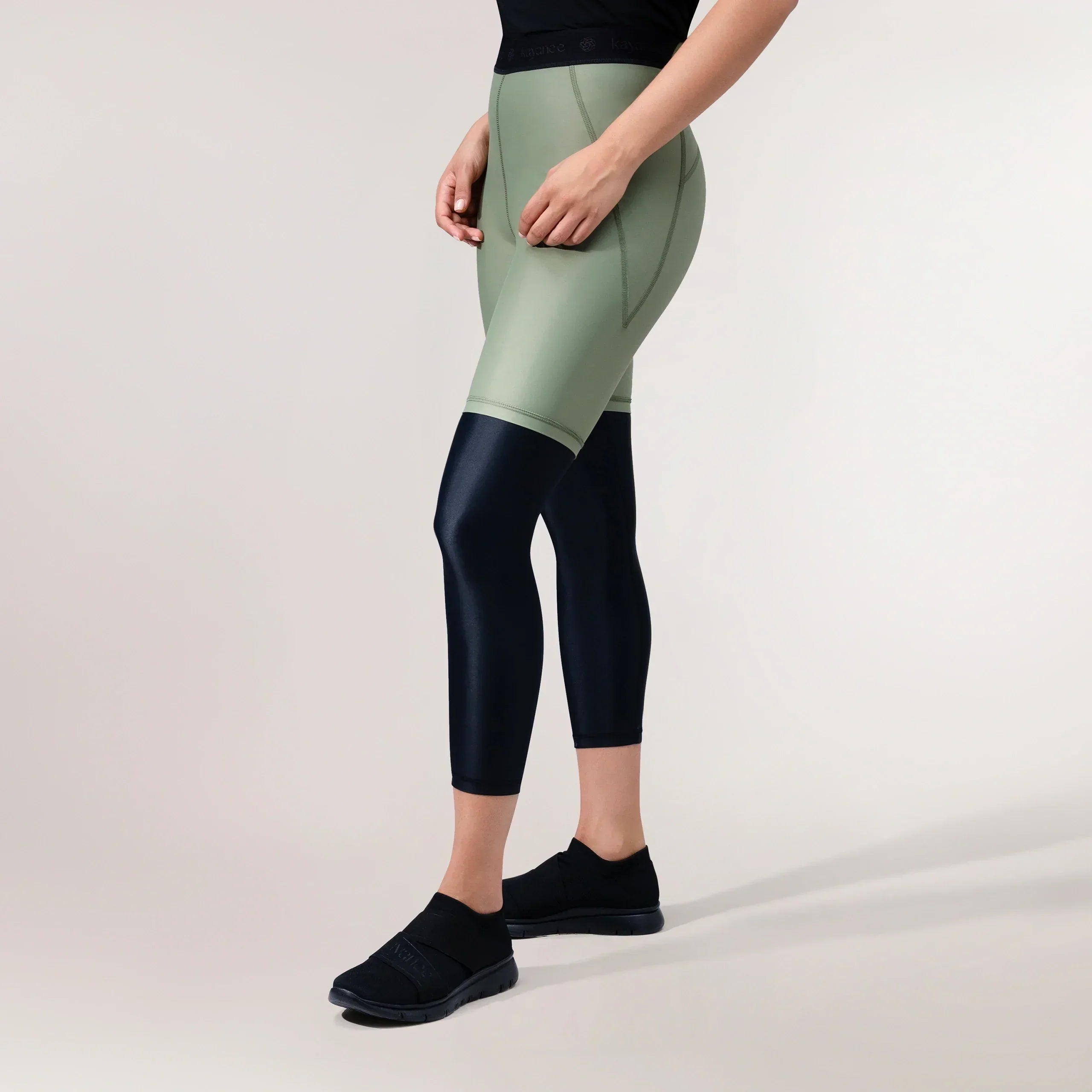 Musk green biker shorts with snug stretch fit - شورت راكبي الدراجات النارية باللون الأخضر مع ملاءمة مرنة مريحة