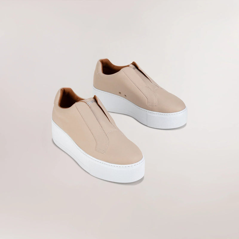 Beige slip-on vegan wedges with textured sole - حذاء من مواد طبيعية سهل الارتداء باللون البيج مع نعل محكم
