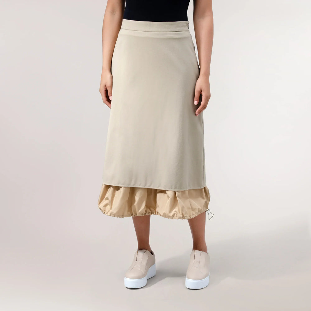 Beige straight skirt with gathered puff hem detail - تنورة مستقيمة باللون البيج مع جيبونة بأستيك من الأطراف