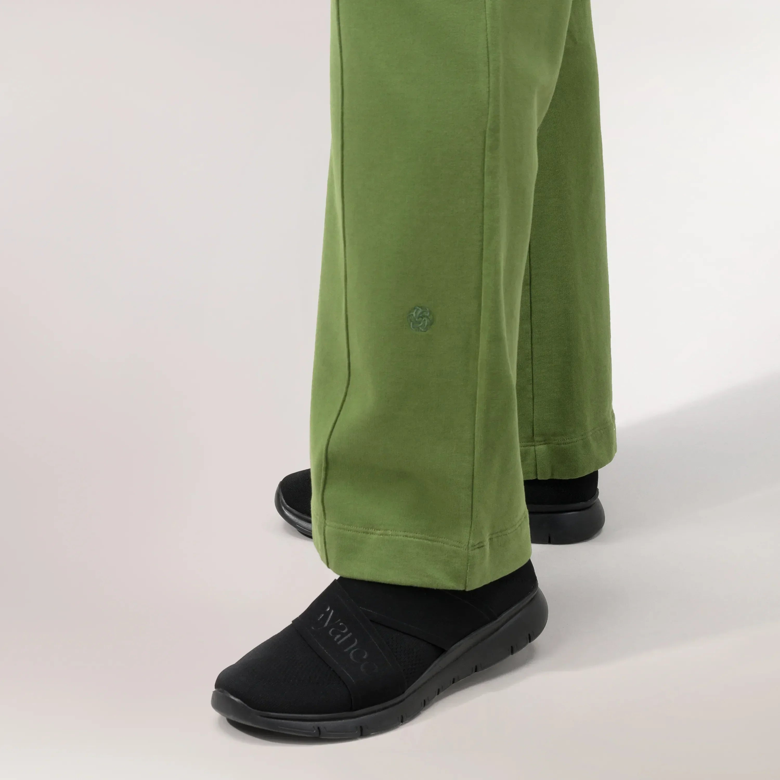 Good To Go Track Pants - CORE DARK MUSK GREEN