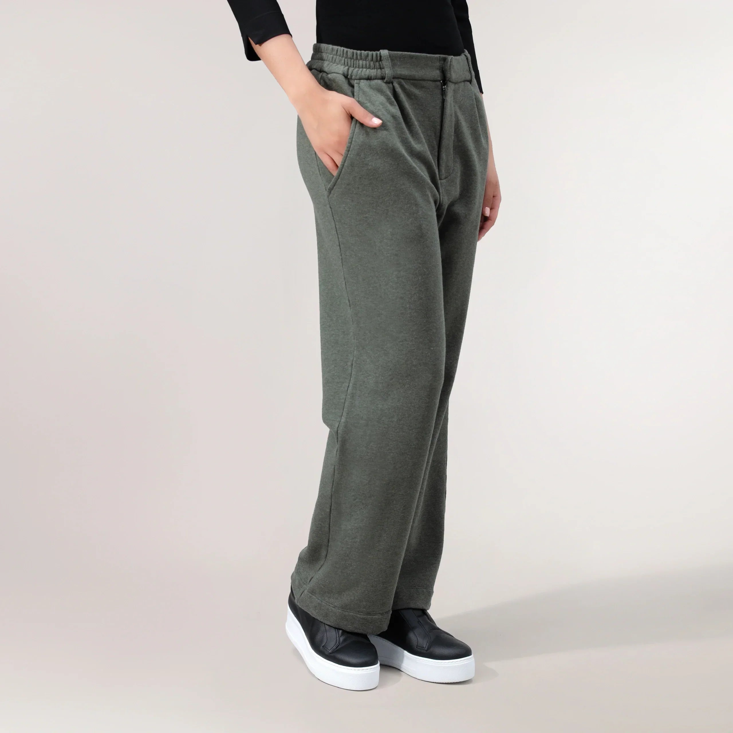 Seasonal green melange flare track pants with pockets - بنطال رياضي واسع باللون أخضر مع جيوب