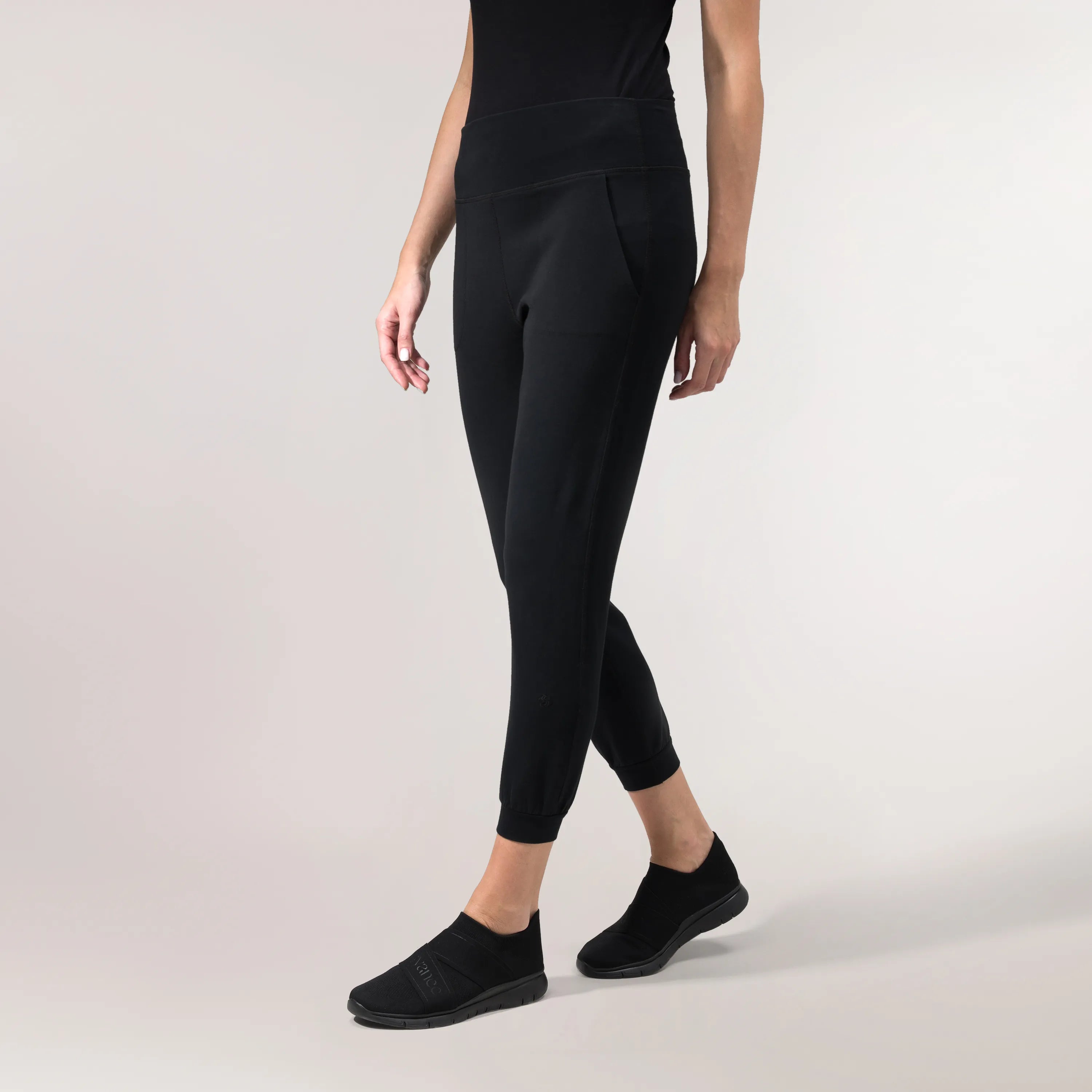 Walkabout Jogger - CORE BLACK