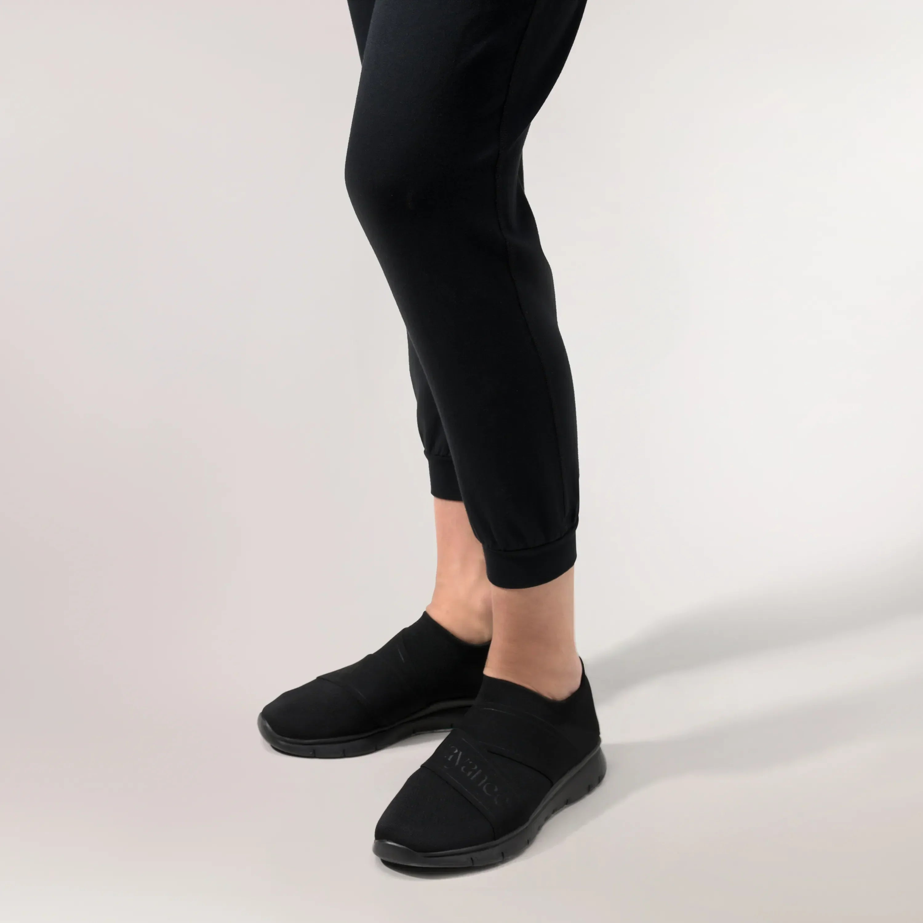 Walkabout Jogger - CORE BLACK