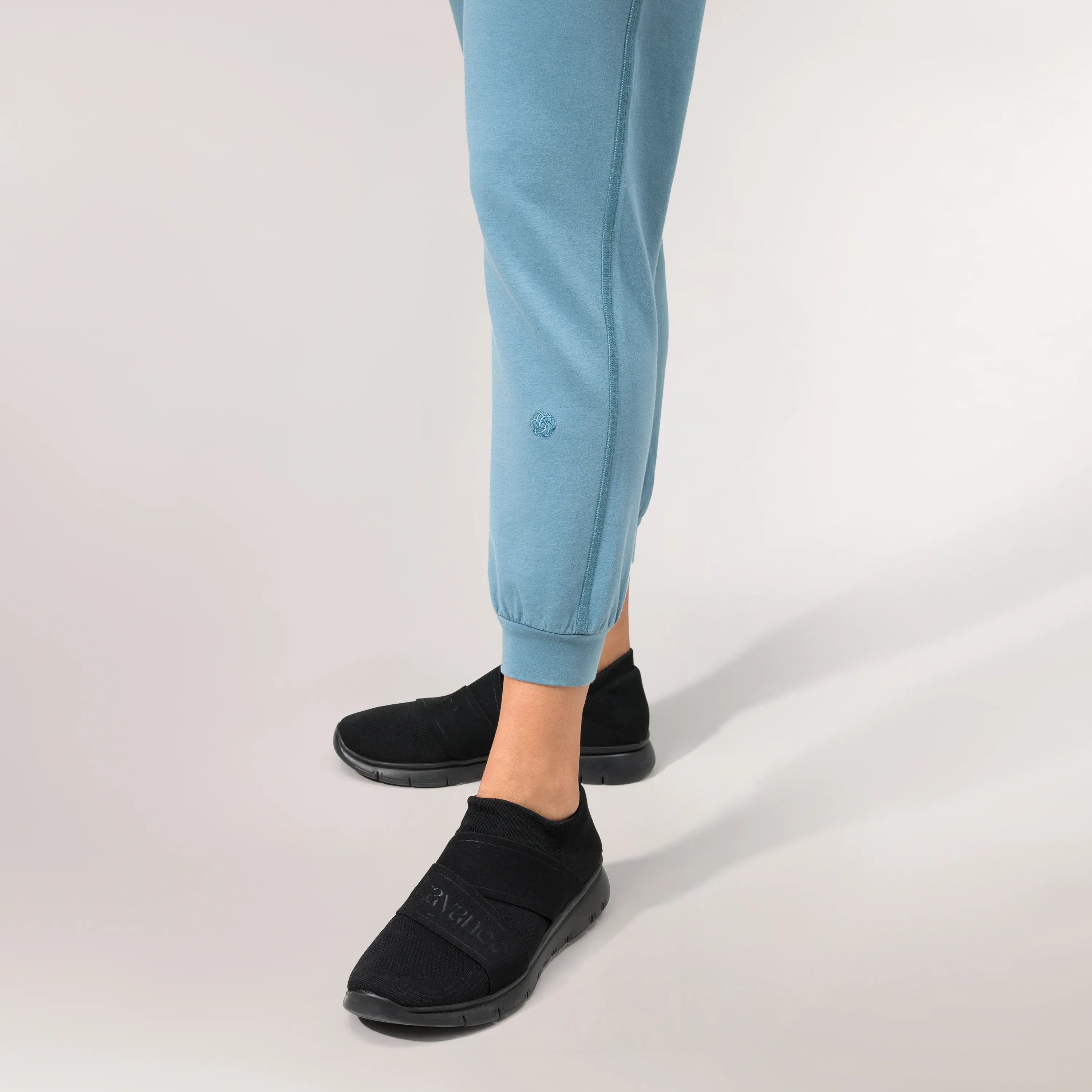 Walkabout Jogger - CORE BLUE