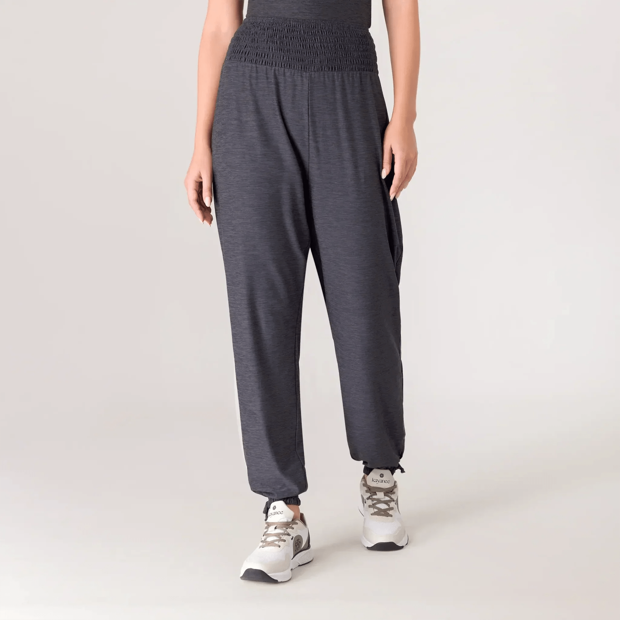 Charcoal dance pants with wide legs and soft drape - بنطلون رقص فحمي بأرجل واسعة وثنيات ناعمة