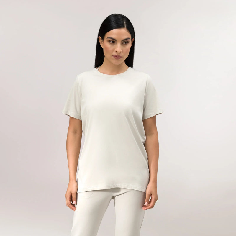 Easybend stone color short-sleeve tee with a relaxed fit - تيشيرت باللون حجري من تصميم "إيزي بند" بأكمام قصيرة وقصّة فضفاضة